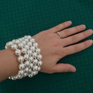 Vintage art deco Chanel knotted pearl bracelet